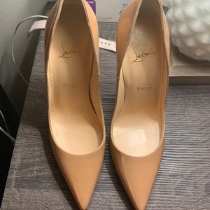 Christian Louboutin  👠